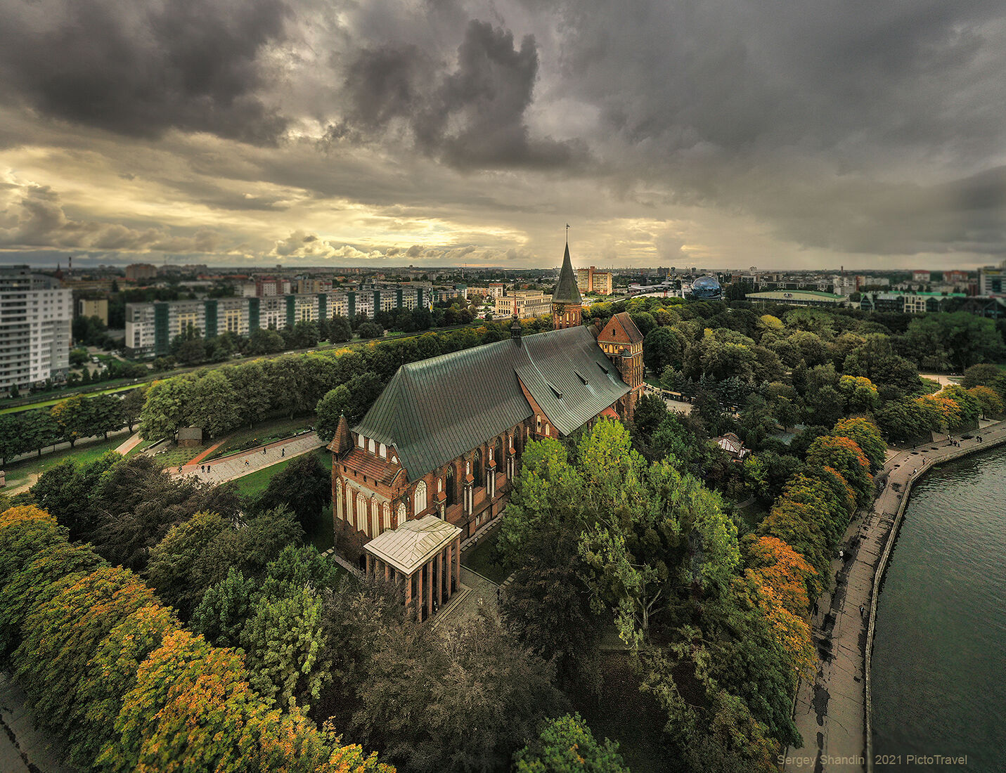 Фотограф Сергей Шандин. Городское. Без названия